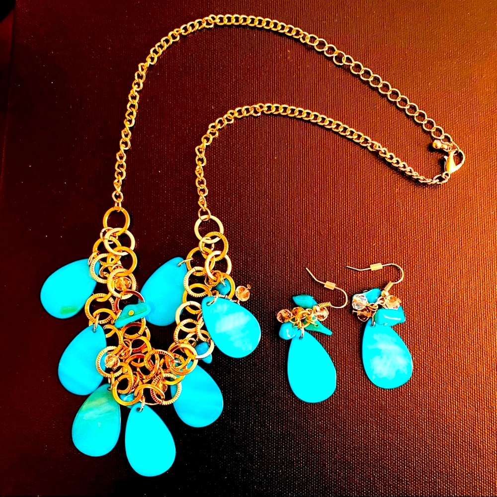Gold necklace w/ turquoise decor & matching earrings. Very stylish! FREE GIFT!